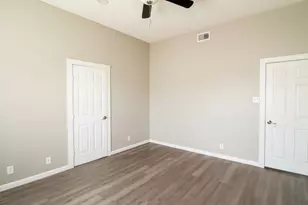 108 Cottonwood Dr, Hutto, TX 78634 - Photo 12