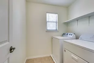 5701 Viewpoint Dr, Austin, TX 78744 - Photo 18