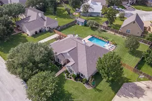 1108 Honeysuckle Ln, Caldwell, TX 77836 - Photo 2