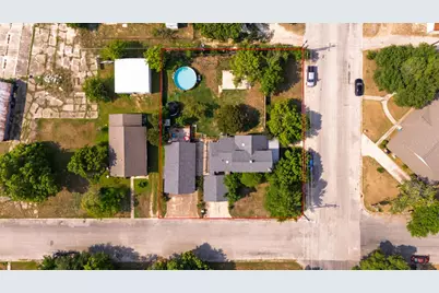 116 S Hackberry Avenue, Luling, TX 78648 - Photo 4