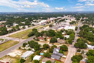 116 S Hackberry Ave, Luling, TX 78648 - Photo 2