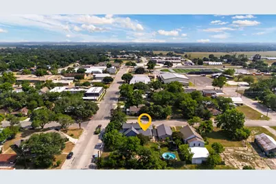 116 S Hackberry Avenue, Luling, TX 78648 - Photo 1