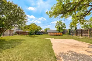116 S Hackberry Ave, Luling, TX 78648 - Photo 28