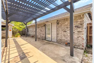 116 S Hackberry Avenue, Luling, TX 78648 - Photo 24