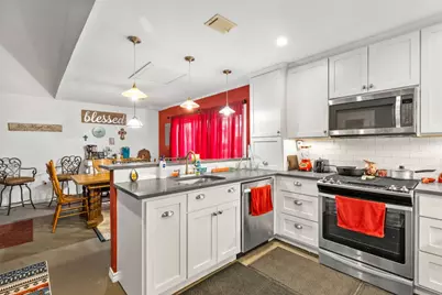 116 S Hackberry Avenue, Luling, TX 78648 - Photo 34