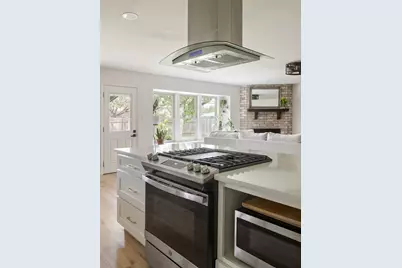 304 Skyloop Drive, Austin, TX 78745 - Photo 10