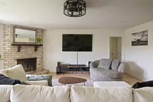 304 Skyloop Dr, Austin, TX 78745 - Photo 10