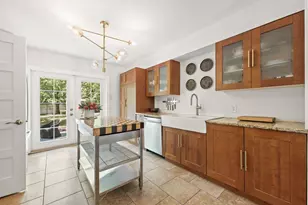 403 W 55th St, Austin, TX 78751 - Photo 8
