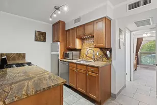 505 W 7th St, Austin, TX 78701 - Photo 12
