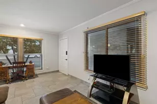 505 W 7th St, Austin, TX 78701 - Photo 8