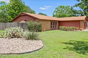 8914 Sparkling Creek Dr, Austin, TX 78729 - Photo 26