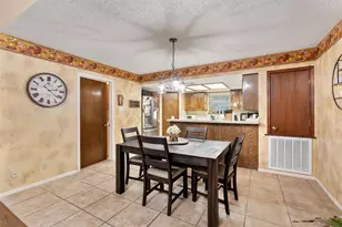 401 Drake Ln, Taylor, TX 76574 - Photo 8
