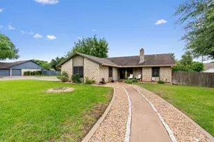 401 Drake Ln, Taylor, TX 76574 - Photo 1