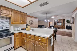 401 Drake Ln, Taylor, TX 76574 - Photo 12