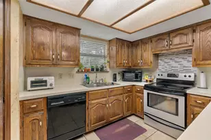 401 Drake Ln, Taylor, TX 76574 - Photo 10