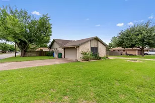401 Drake Ln, Taylor, TX 76574 - Photo 2