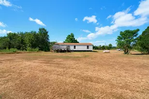114 Pleasant Grove Loop, Elgin, TX 78621 - Photo 18