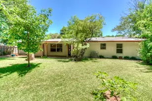 5910 Marilyn Dr, Austin, TX 78757 - Photo 2