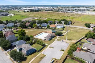 211 Brookside St, Hutto, TX 78634 - Photo 36