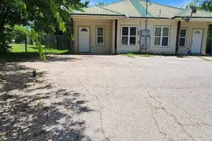 605 M L K Blvd, Elgin, TX 78621 - Photo 18