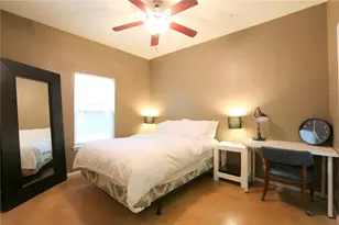910 W 25th St, Austin, TX 78705 - Photo 10