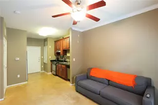 910 W 25th St, Austin, TX 78705 - Photo 4