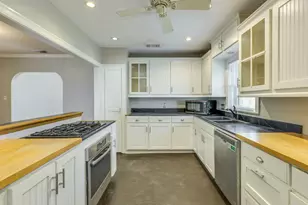 1300 Crestwood Rd, Austin, TX 78722 - Photo 12