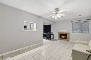 421 W San Antonio St, San Marcos, TX 78666 - Photo 2