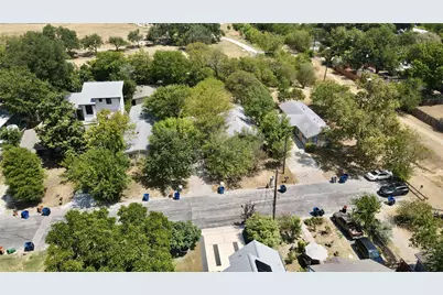 402 Swanee Drive, Austin, TX 78752 - Photo 12