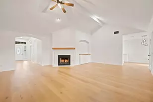1319 Rocky Creek Dr, Pflugerville, TX 78660 - Photo 4