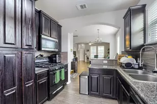 525 N Heatherwilde Blvd, Pflugerville, TX 78660 - Photo 10