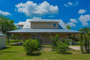 201 E Eggleston St, Manor, TX 78653 - Photo 32