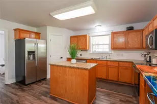 201 E Eggleston St, Manor, TX 78653 - Photo 4