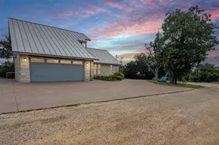 19110 Hornsby Ln, Spicewood, TX 78669 - Photo 2