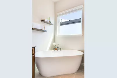8313 Silhouette Street, Austin, TX 78744 - Photo 10