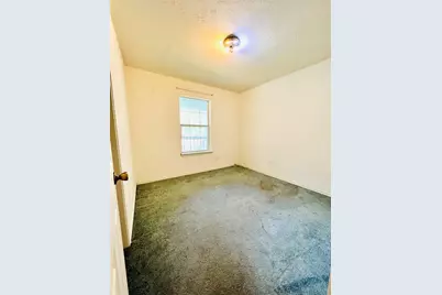 2105 W Gillis Avenue, Cameron, TX 76520 - Photo 16