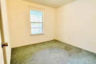 2105 W Gillis Ave, Cameron, TX 76520 - Photo 16