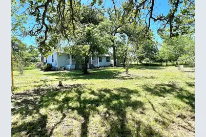 2105 W Gillis Avenue, Cameron, TX 76520 - Photo 6
