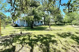 2105 W Gillis Ave, Cameron, TX 76520 - Photo 6