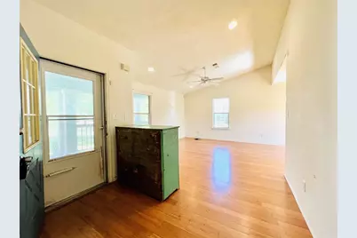 2105 W Gillis Avenue, Cameron, TX 76520 - Photo 12