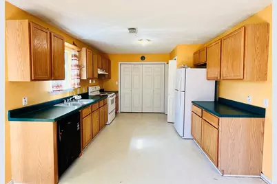 2105 W Gillis Avenue, Cameron, TX 76520 - Photo 4