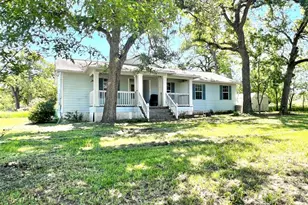 2105 W Gillis Ave, Cameron, TX 76520 - Photo 1