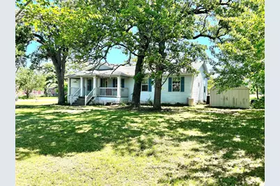 2105 W Gillis Avenue, Cameron, TX 76520 - Photo 2