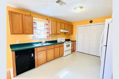 2105 W Gillis Avenue, Cameron, TX 76520 - Photo 10