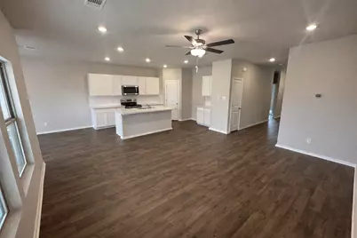 181 Sleep Hollow, Jarrell, TX 76537 - Photo 6