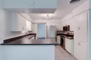 1304 Loma Dr, Austin, TX 78741 - Photo 10