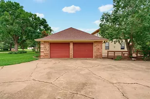 121 Champions Dr, Rockdale, TX 76567 - Photo 36
