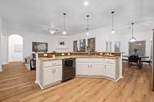 545 Manchester Ln, Austin, TX 78737 - Photo 8