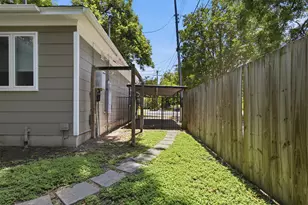 206 E 43rd St, Austin, TX 78751 - Photo 26