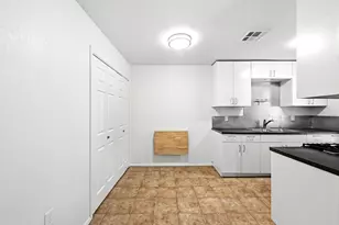 910 Bret Ln, Austin, TX 78721 - Photo 8